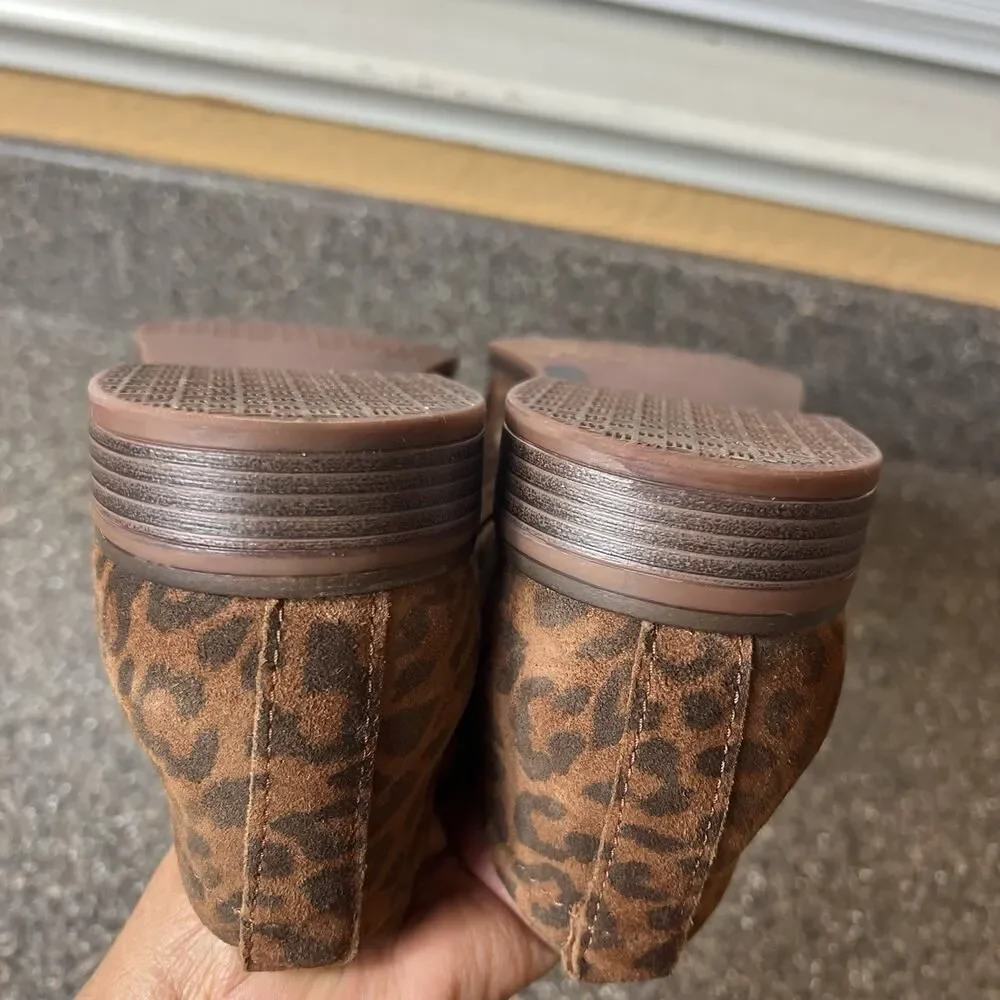 Clarks Collection Womens 11 M Leopard Suede Comfort Casual Slip On Low Heel Shoe